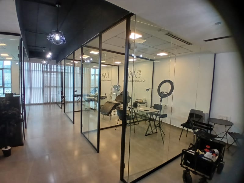 שדרוג קליניקת AAA בראשון לציון: שילוב מושלם בין עיצוב לפרטיות