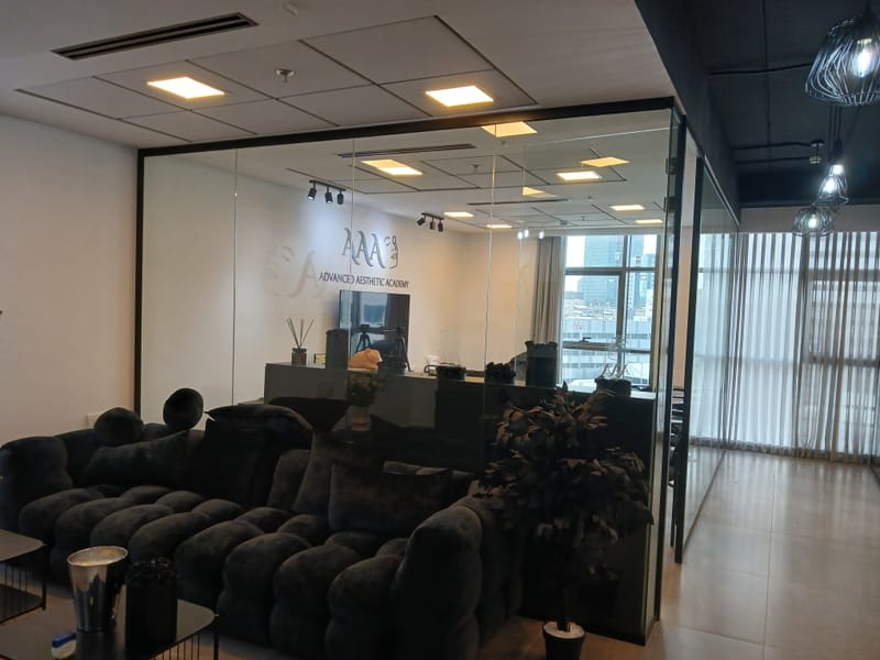 שדרוג קליניקת AAA בראשון לציון: שילוב מושלם בין עיצוב לפרטיות