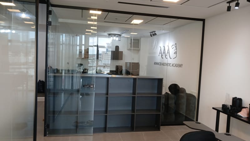 שדרוג קליניקת AAA בראשון לציון: שילוב מושלם בין עיצוב לפרטיות