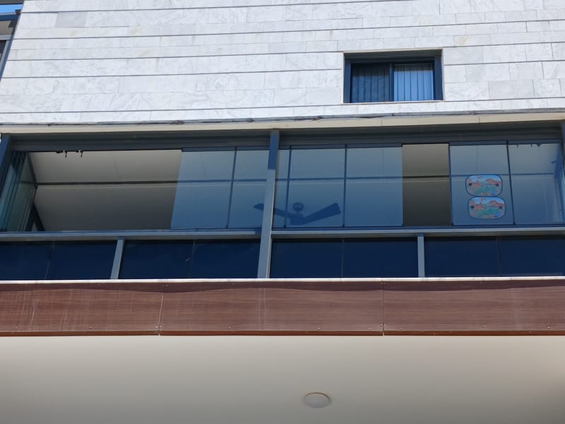 ציפוי חלונות למרפסת שמש גן יבנה ננוסרמי 5% פרטיות מלאה