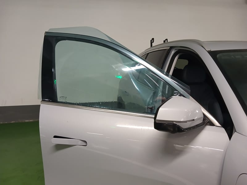 טכנולוגיית Nano-Ceramic: להפחתת חום והגנה מלאה בתוך הרכב.