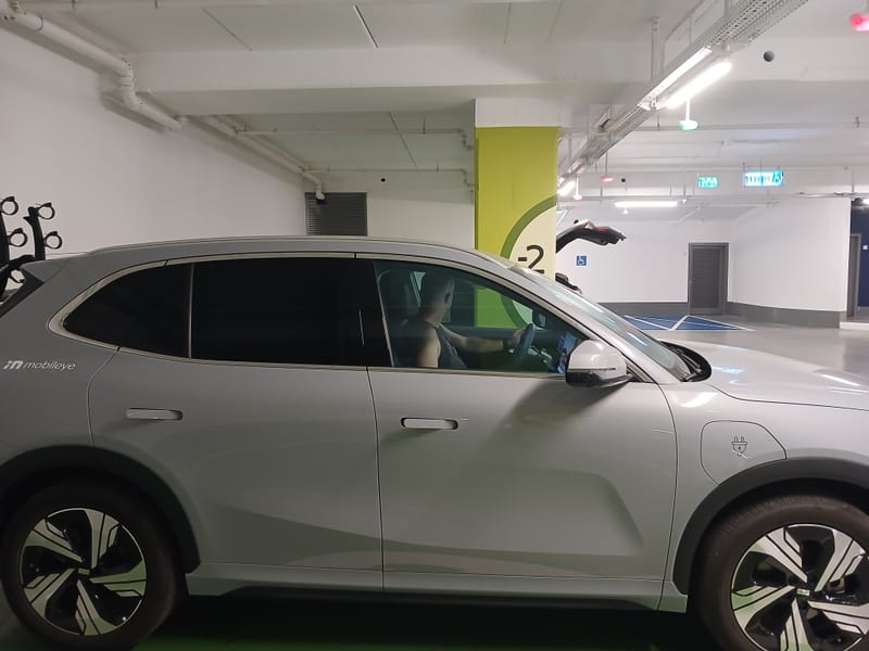 טכנולוגיית Nano-Ceramic: להפחתת חום והגנה מלאה בתוך הרכב.