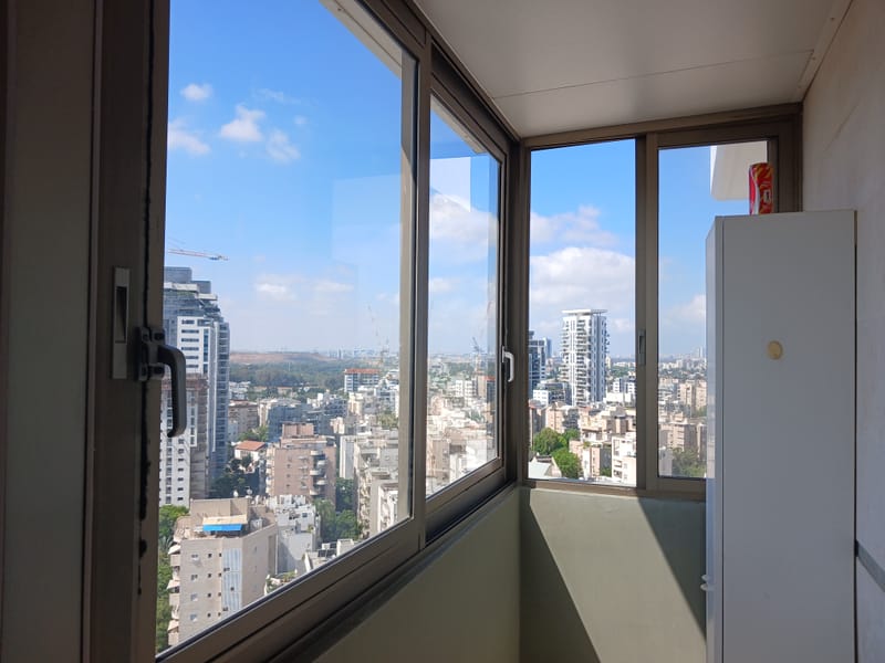 הגנה מקסימלית מחום בגובה הפנטהאוז: ציפוי נאנו-קרמי 20% למרפסת ברמת גן