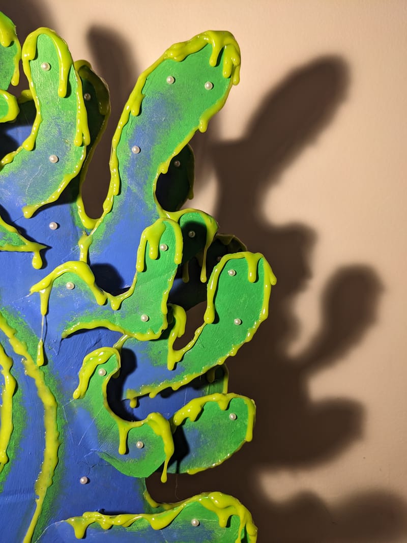 Alien vulva bubble machine