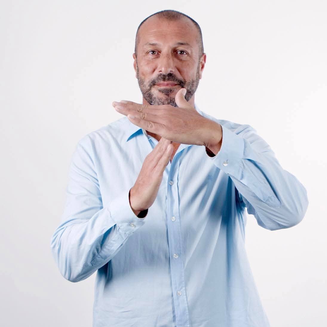 مشنتف يتجاوز أزمة قلبية