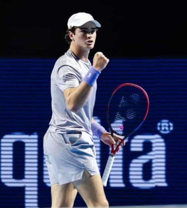 فونسيكا…يطرق أبواب الكبار بلقب بازل