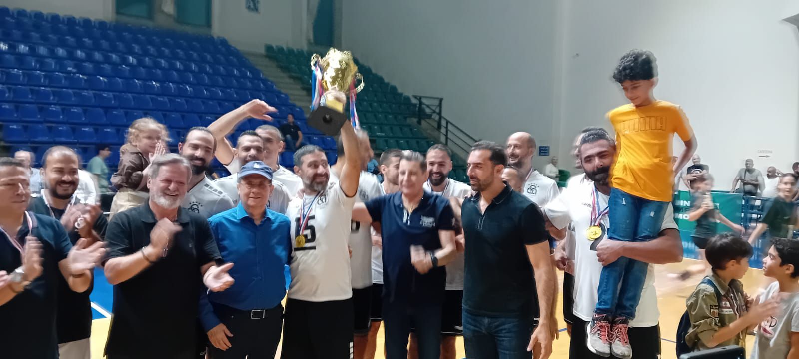 الانوار الجديدة بطل "كأس التحدي" للكرة الطائرة.