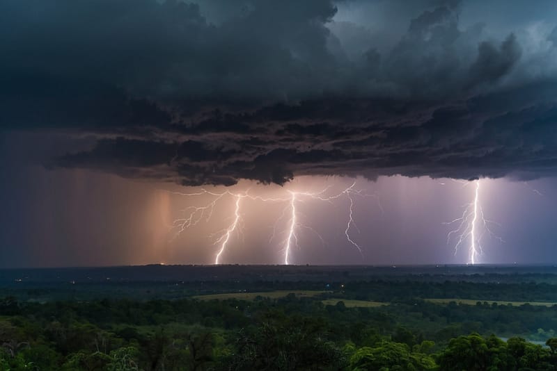 COD ROSU  CODUL ROȘU de vijelii se extinde. Localitățile vizate de fenomenele meteo extreme/ Grindină de mărimea unui ou de porumbel (FOTO) - UPDATE