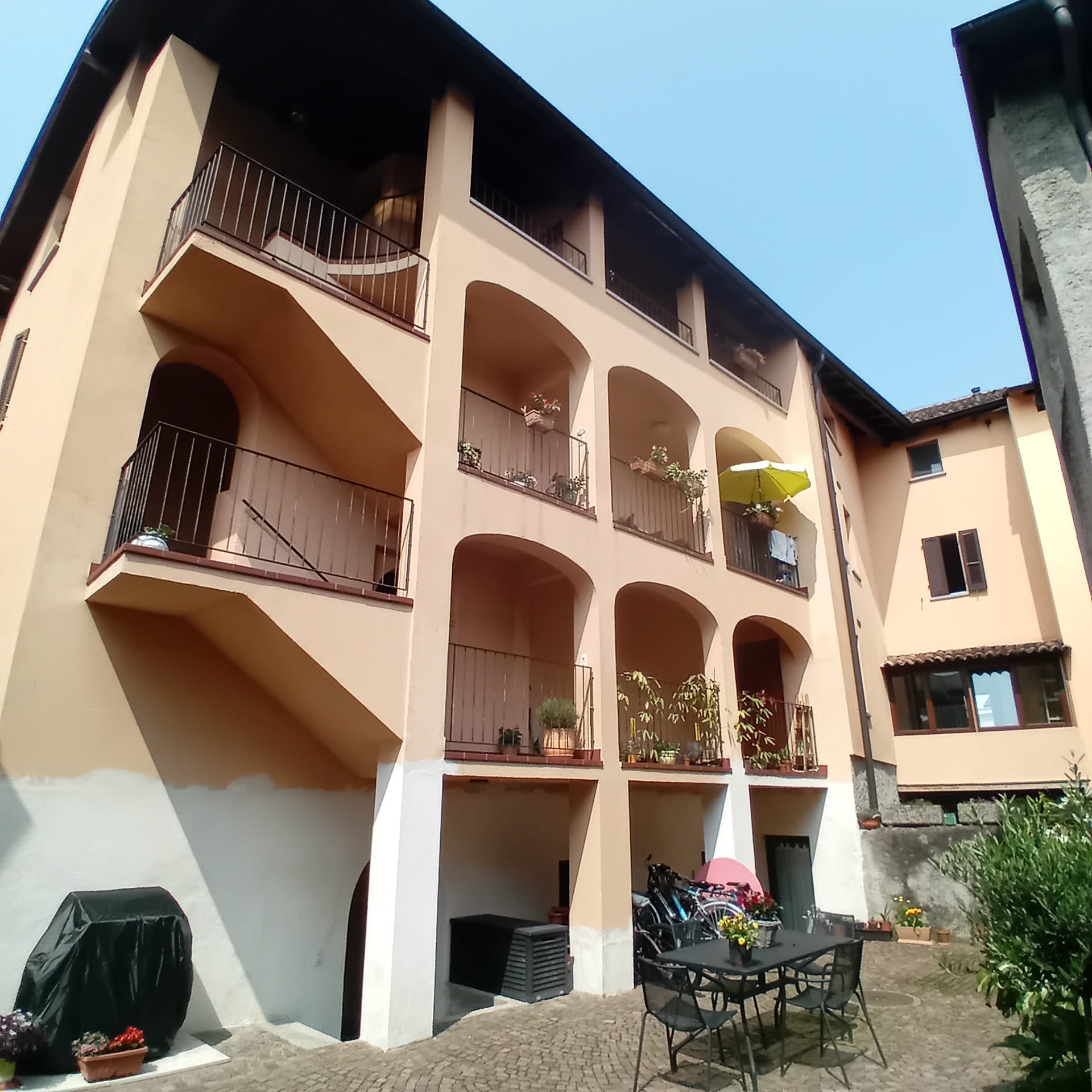 AFFASCINANTE E ACCOGLIENTE 3.5 LOCALI NEL CUORE DI CASLANO