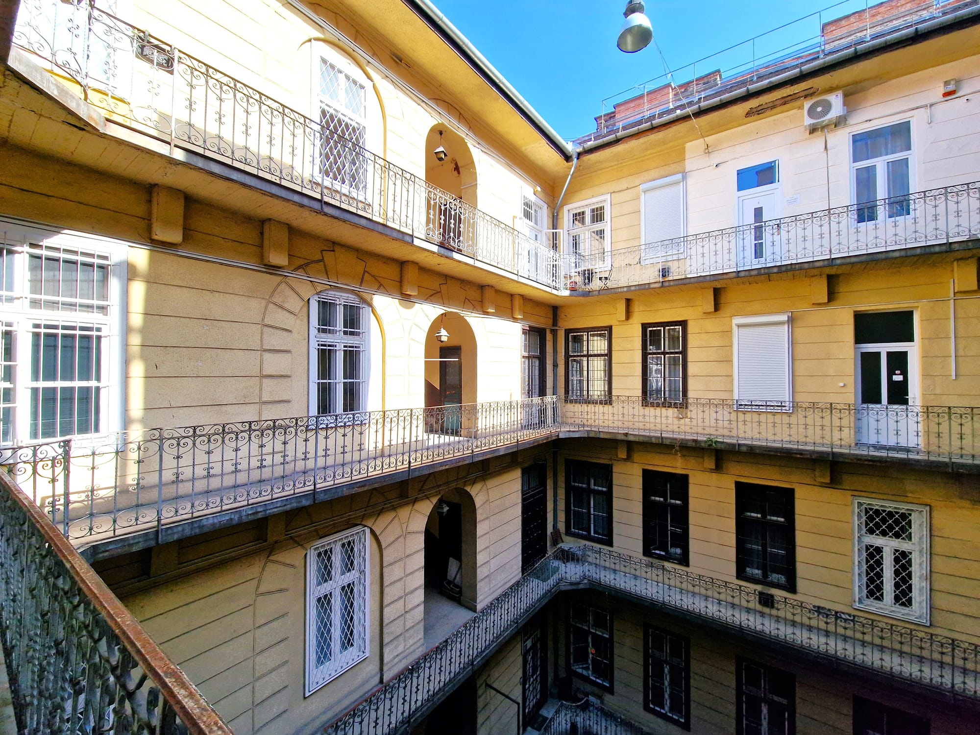 WESSELÉNYI UTCA - 87 NM - 159.000.000 FT