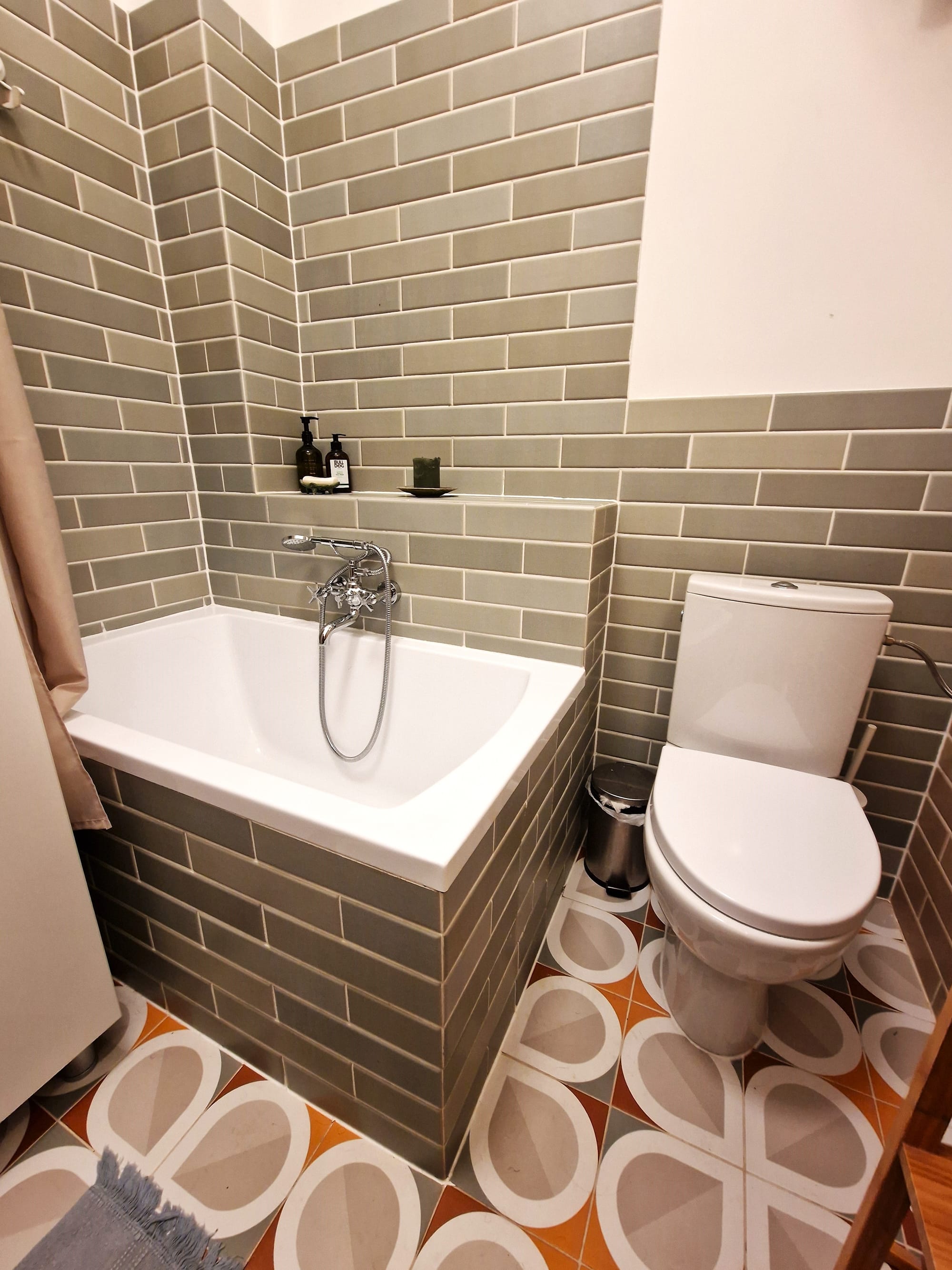 FŐ UTCA - 47 NM - 99.900.000 FT