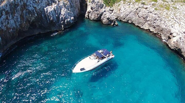 ESCURSIONE IN BARCA ALLE GROTTE DI LEUCA