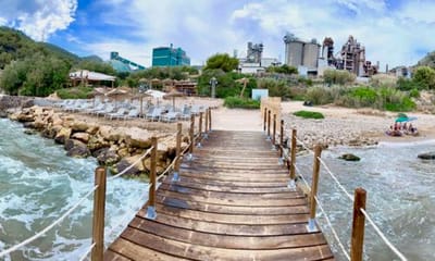 La crique de Vallcarca à Sitges : un petit coin de paradis pour les chiens