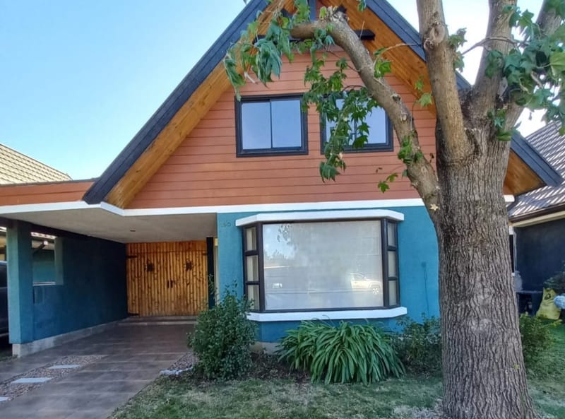 Vende Casa Con Piscina 3D /3B · Villa Cataluña, Los Angeles