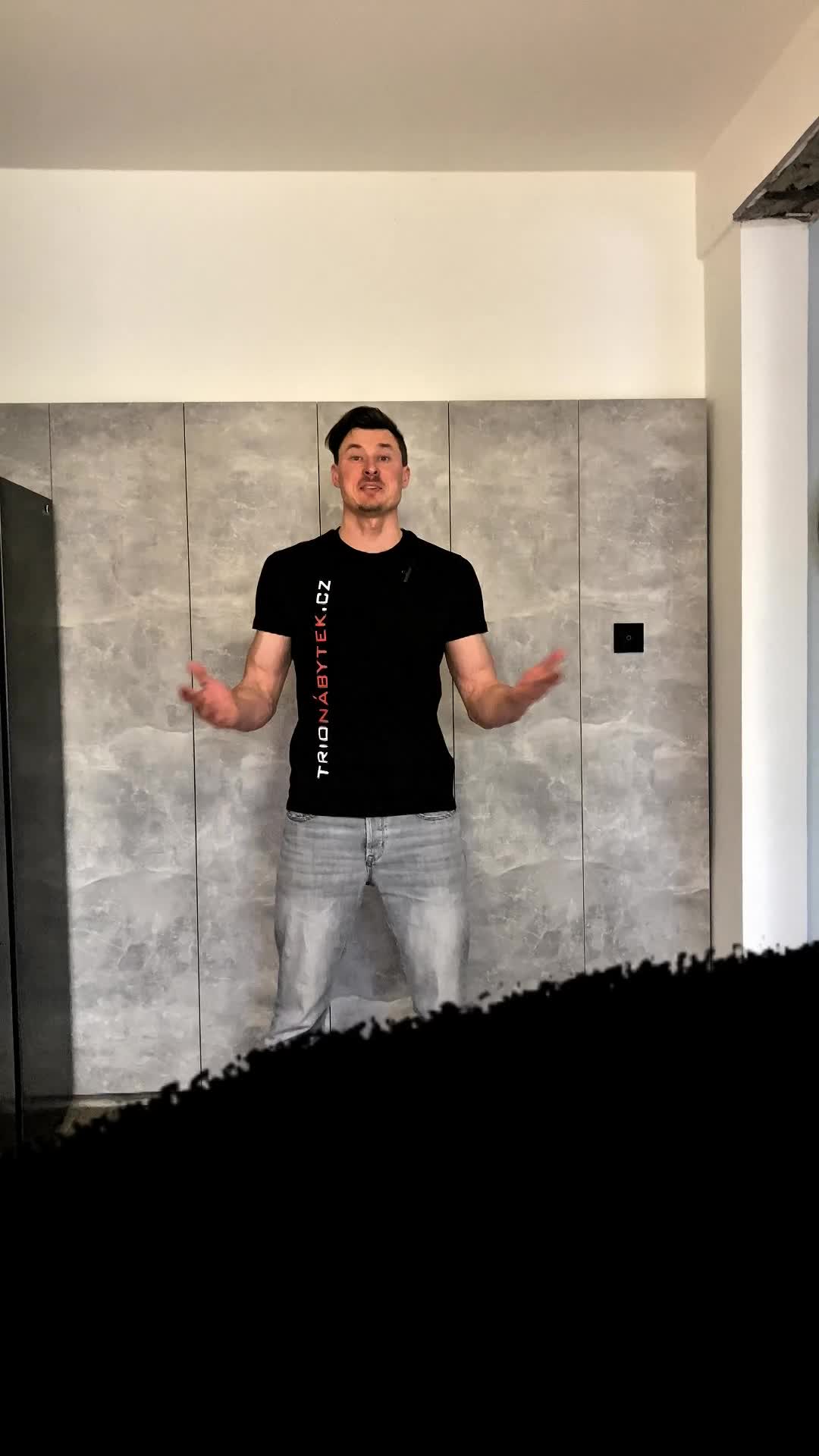 Kuchyňská linka s vestavěnou potravinovou skříní