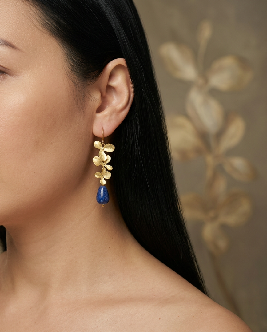 Blue agate on gold-plated flowers