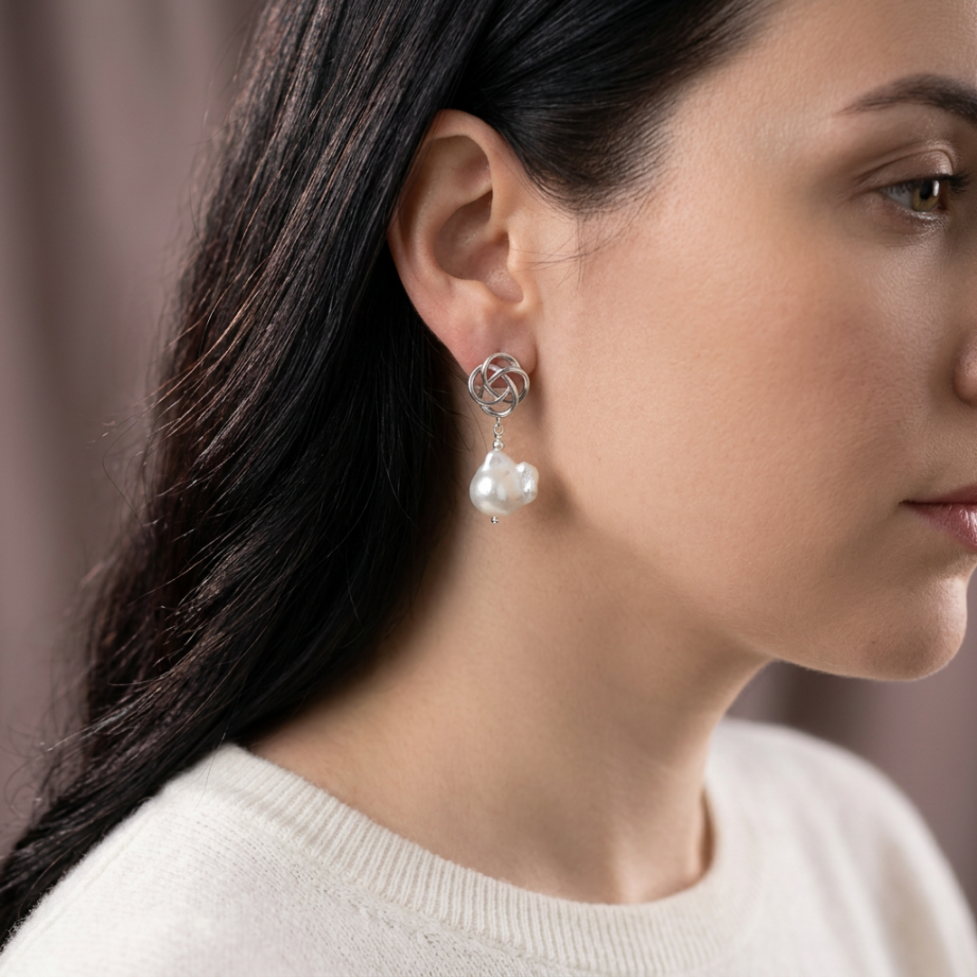 Baroque pearl on silver-plated pinwheel