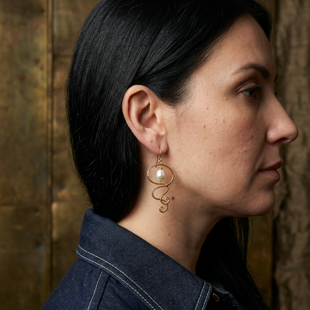 Freshwater pearls on gold-plated earrings