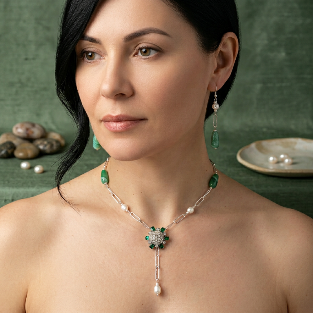 Pearl and agate jewellery set with vintage earring