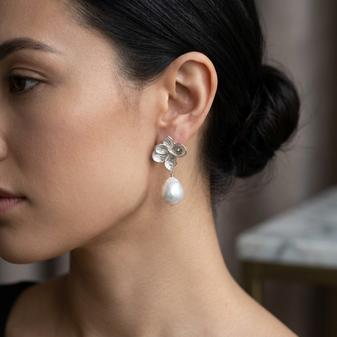 Baroque pearls on silver-plated earrings