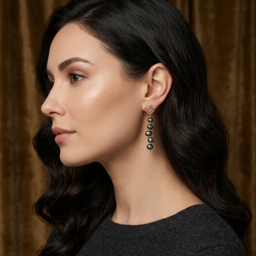 Black pearl earrings on gold-plated elements