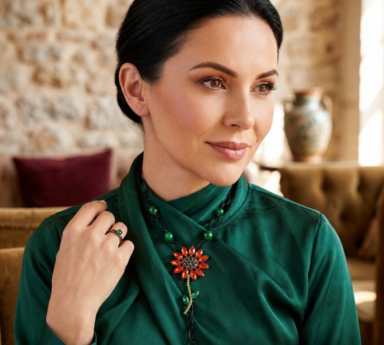 Zwarte ketting met jade en vintage broche