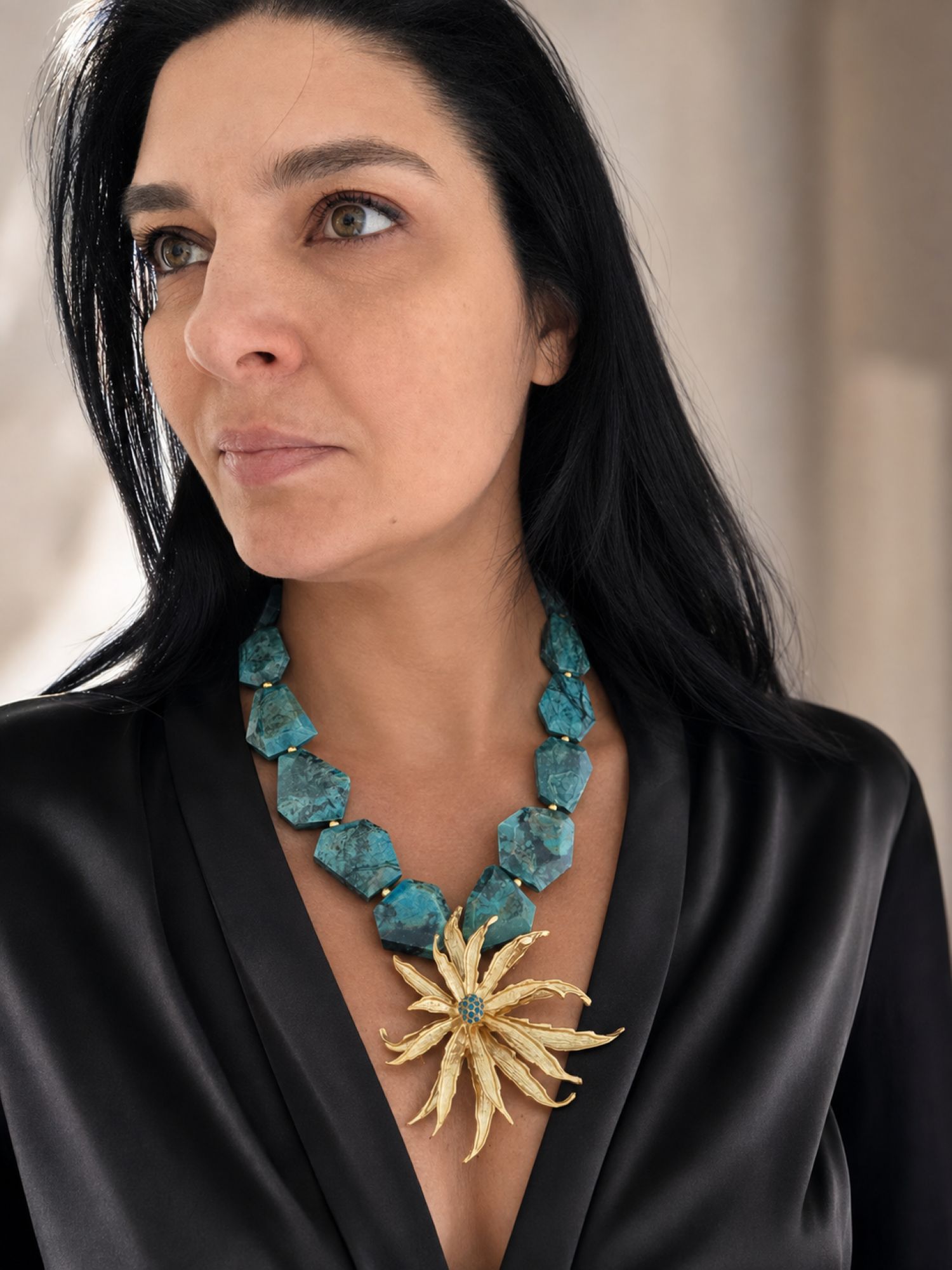 Agate necklace with flower pendant