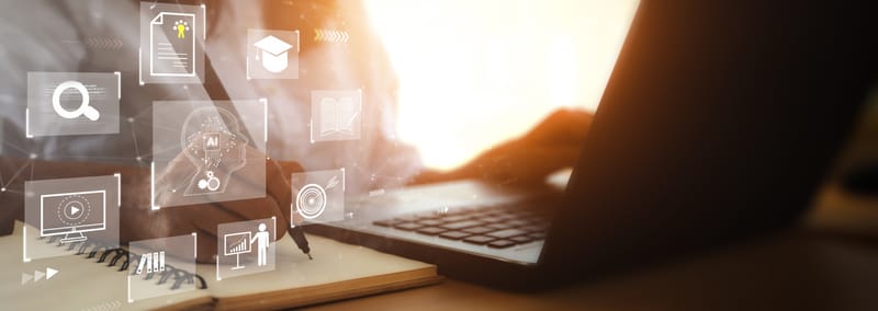 שפת גוף דיגיטלית: איך לשדר ביטחון, סמכות ואמינות בפגישות וידאו (Zoom)