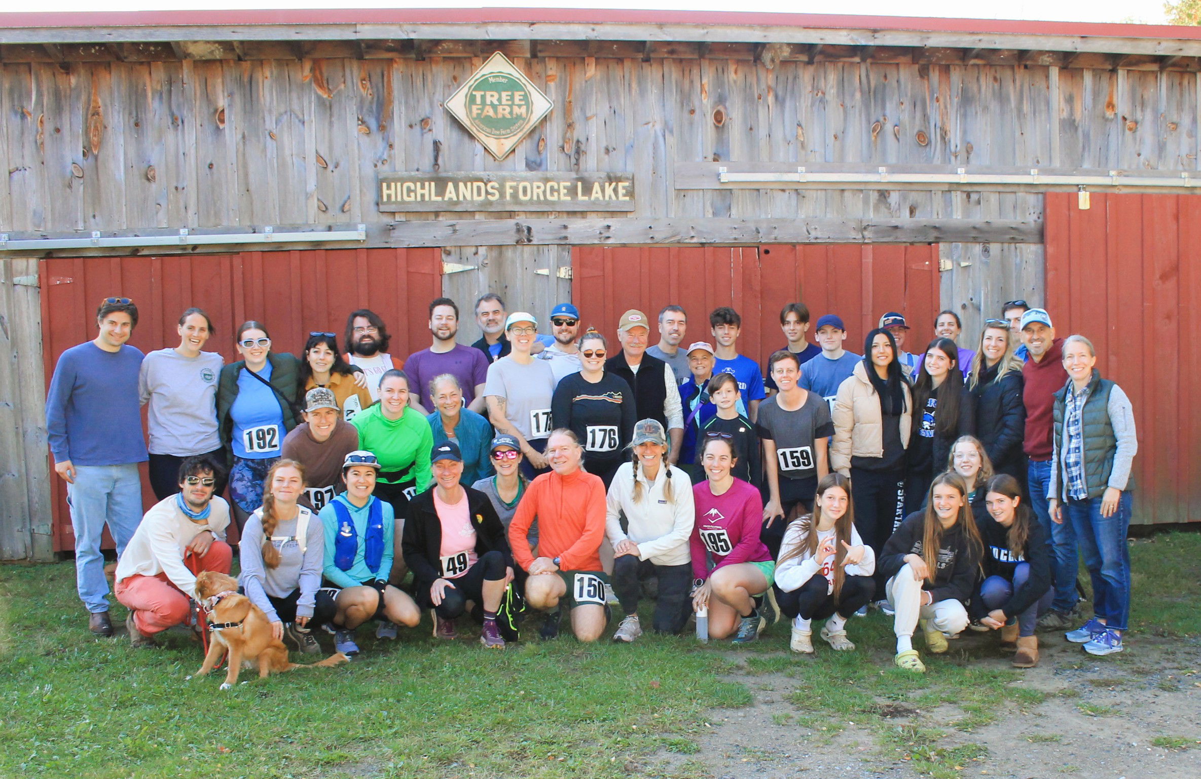 Group photo of racers in front of a barn
