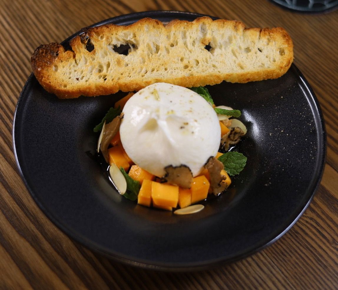 Truffle Burrata with Mango | 259,000 ₫