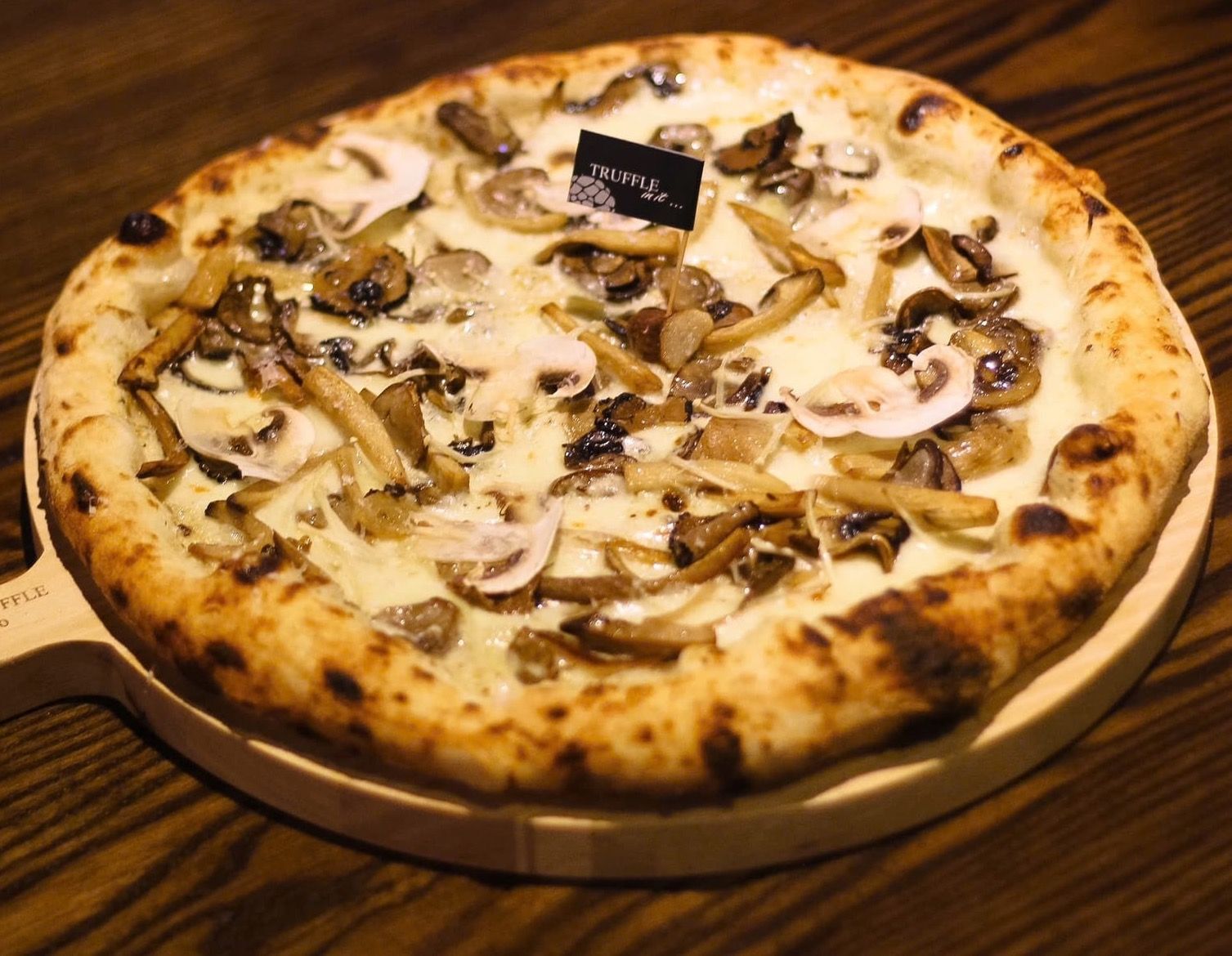 Truffle Mushroom Pizza  |  259,000 ₫