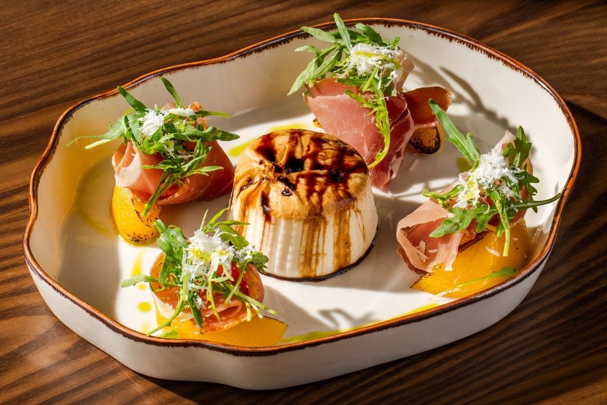 Smoked Burrata & Prosciutto | 259,000 ₫