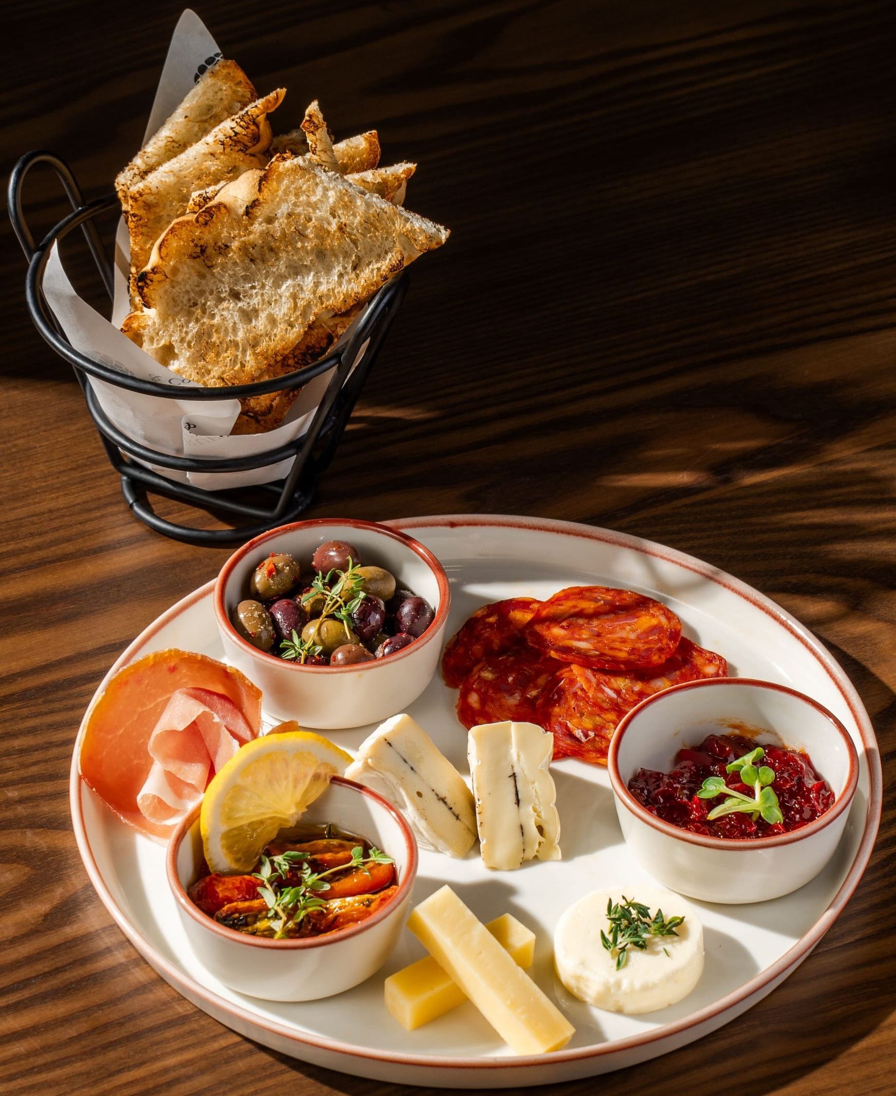 Italian Wine Platter  |  199.000 ₫