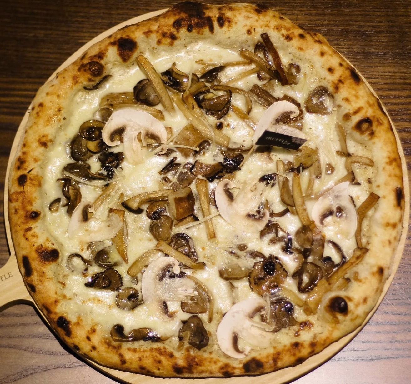 Truffle Mushroom Pizza  |  259,000 ₫