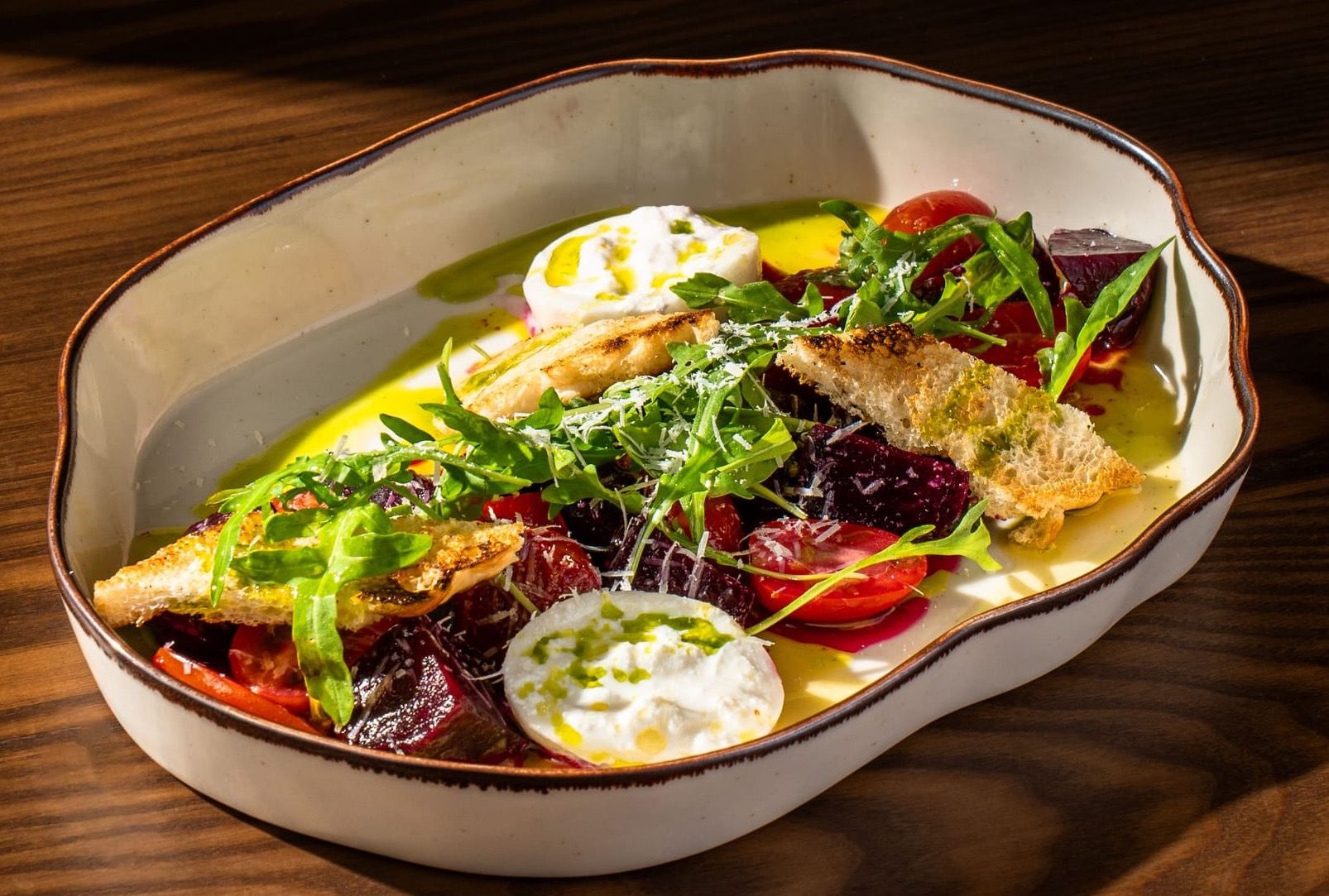Beet & Burrata Salad  |  189.000 ₫