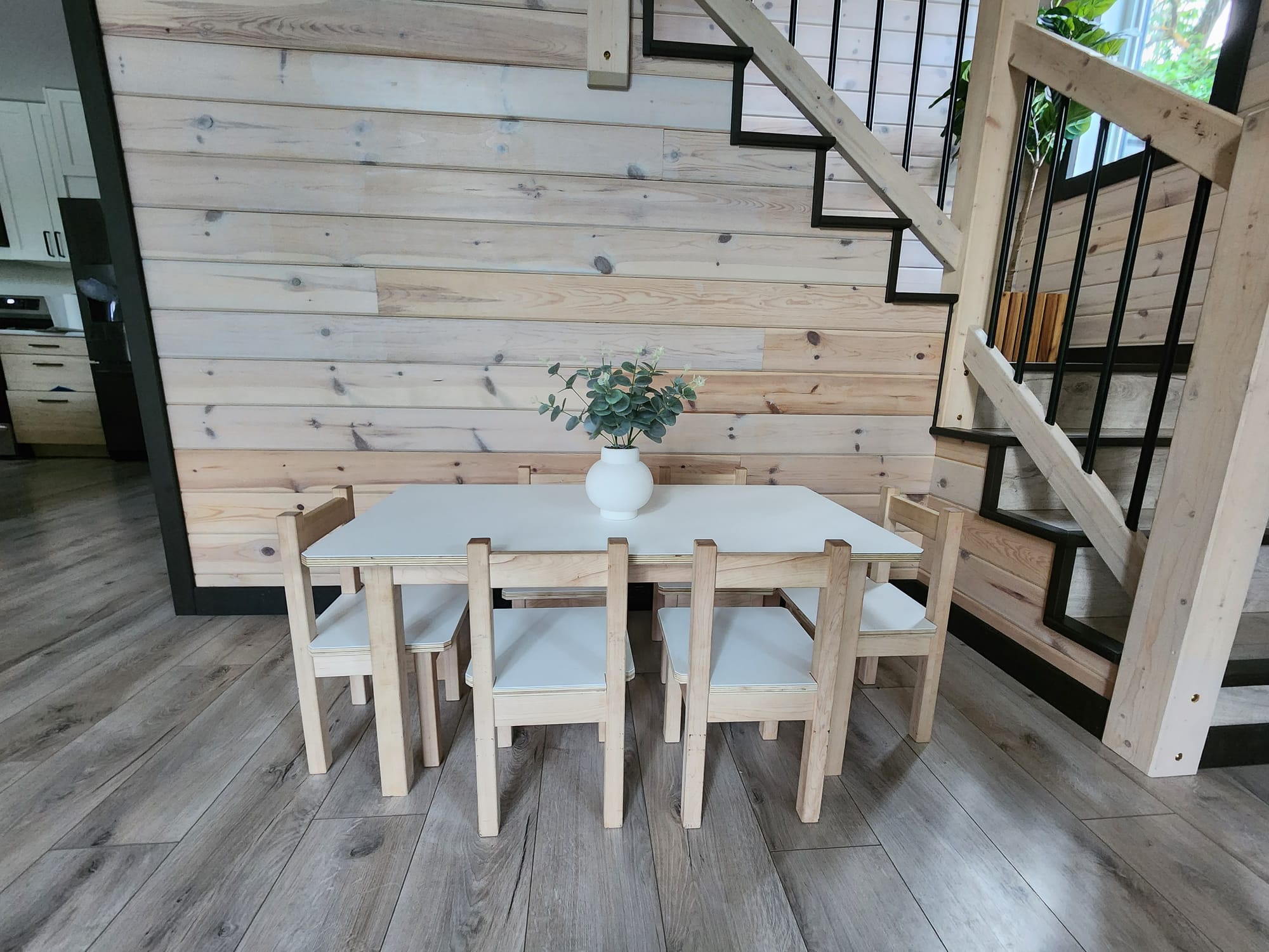 KIDS TABLE