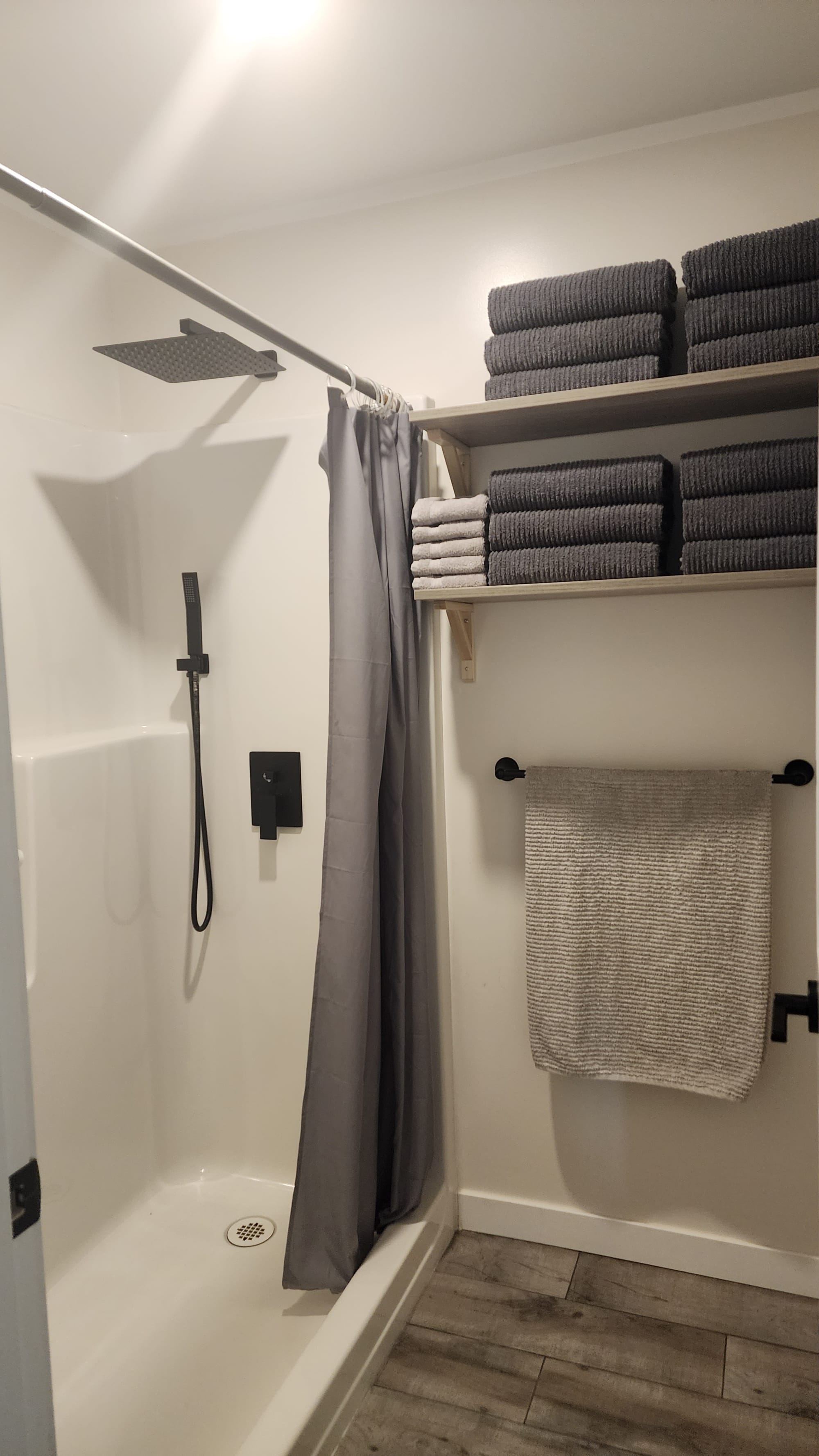 SHOWER ROOM 1