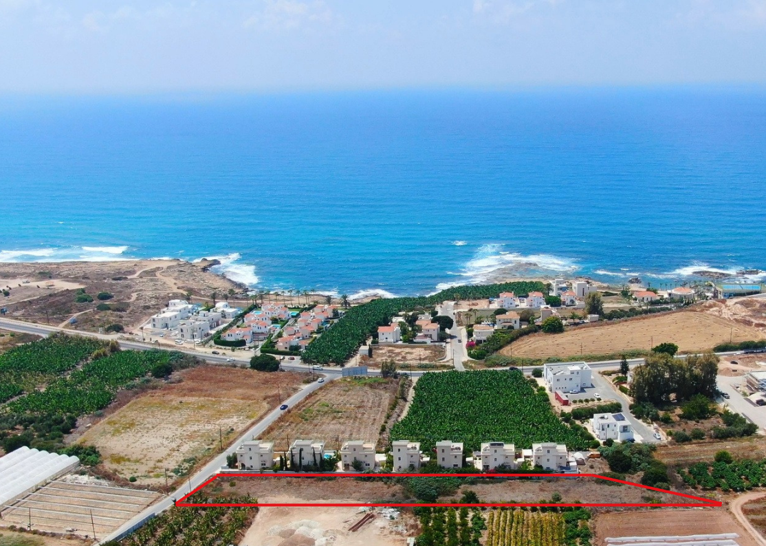 Two-family villas in Kissonerga – modern quality of life in a gated complex facing the sea