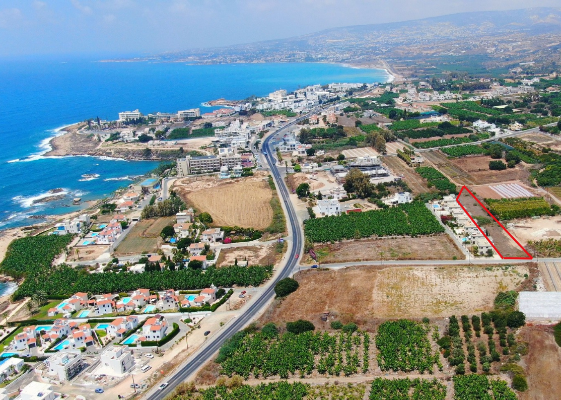 Two-family villas in Kissonerga – modern quality of life in a gated complex facing the sea
