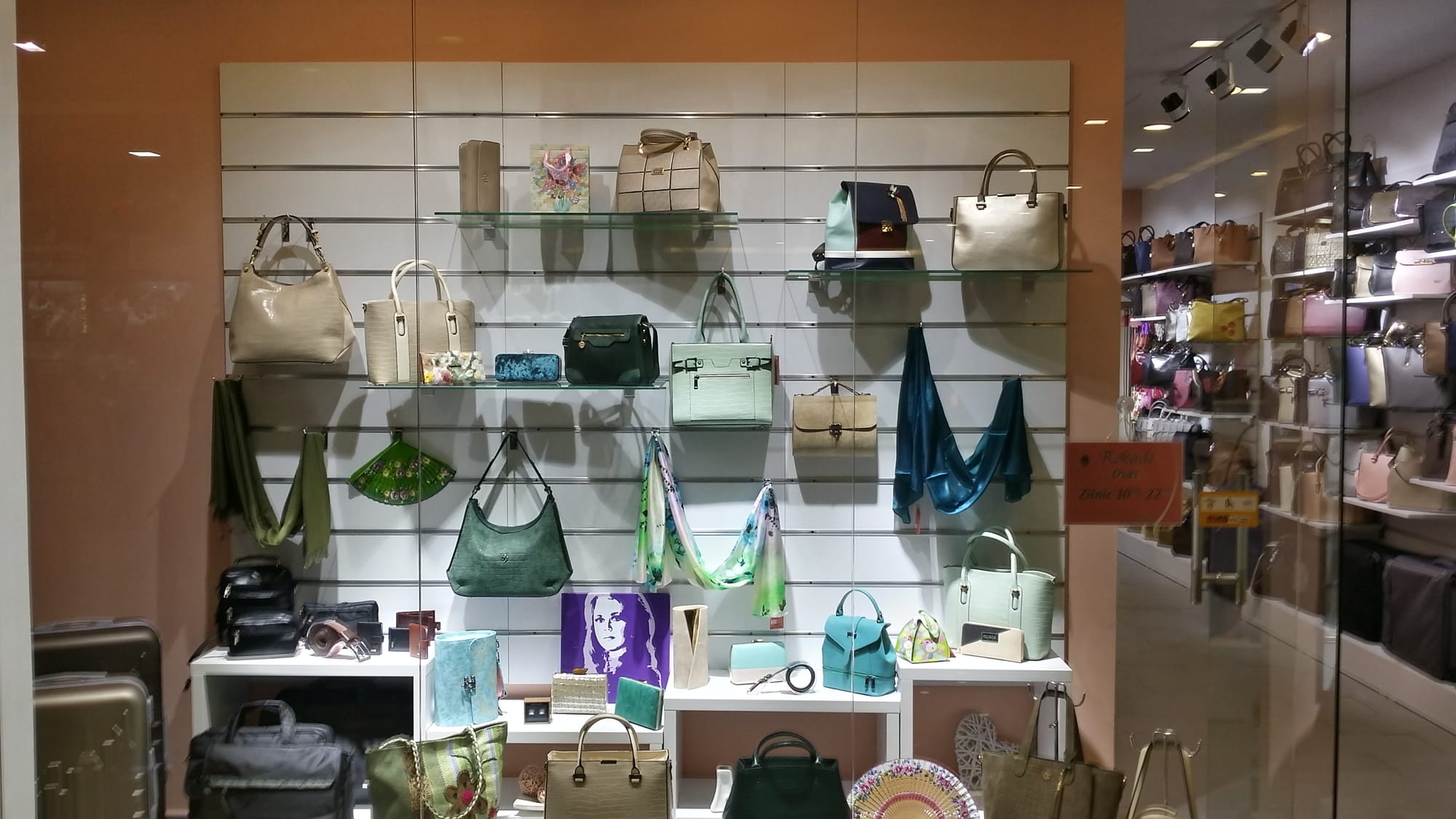 MAGAZIN IMBRACAMINTE ADULTI