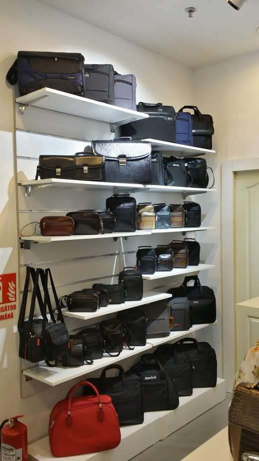 SLATWALL MAXI panels for clothing and footwear stores