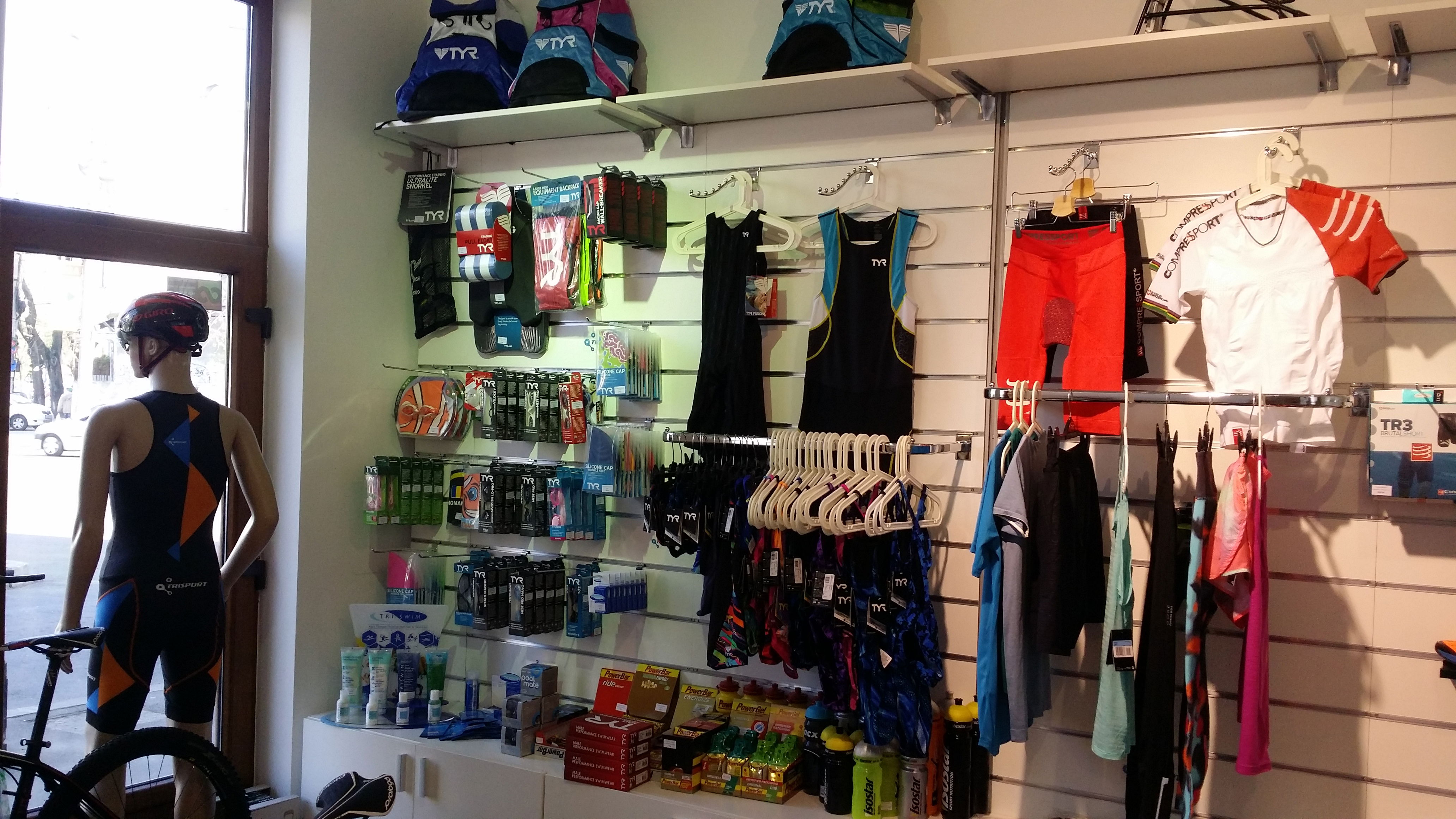 SLATWALL MAXI panels for clothing and footwear stores