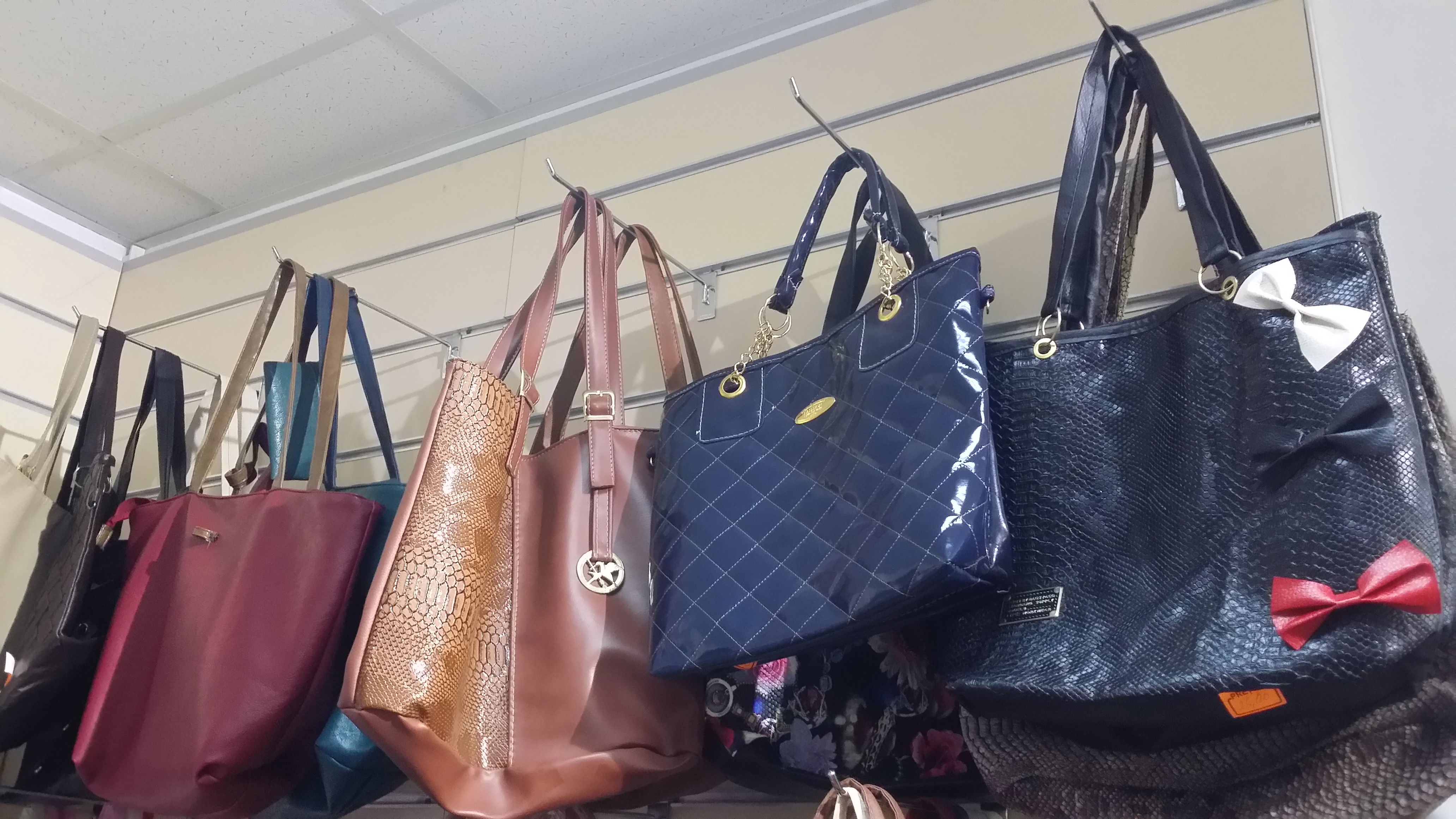 SLATWALL MAXI panels for clothing and footwear stores