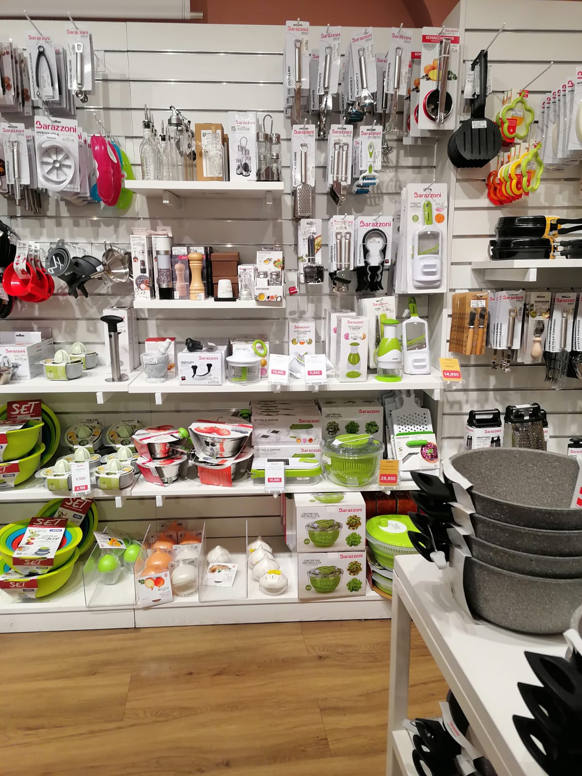 SLATWALL MAXI PANEL for household goods store