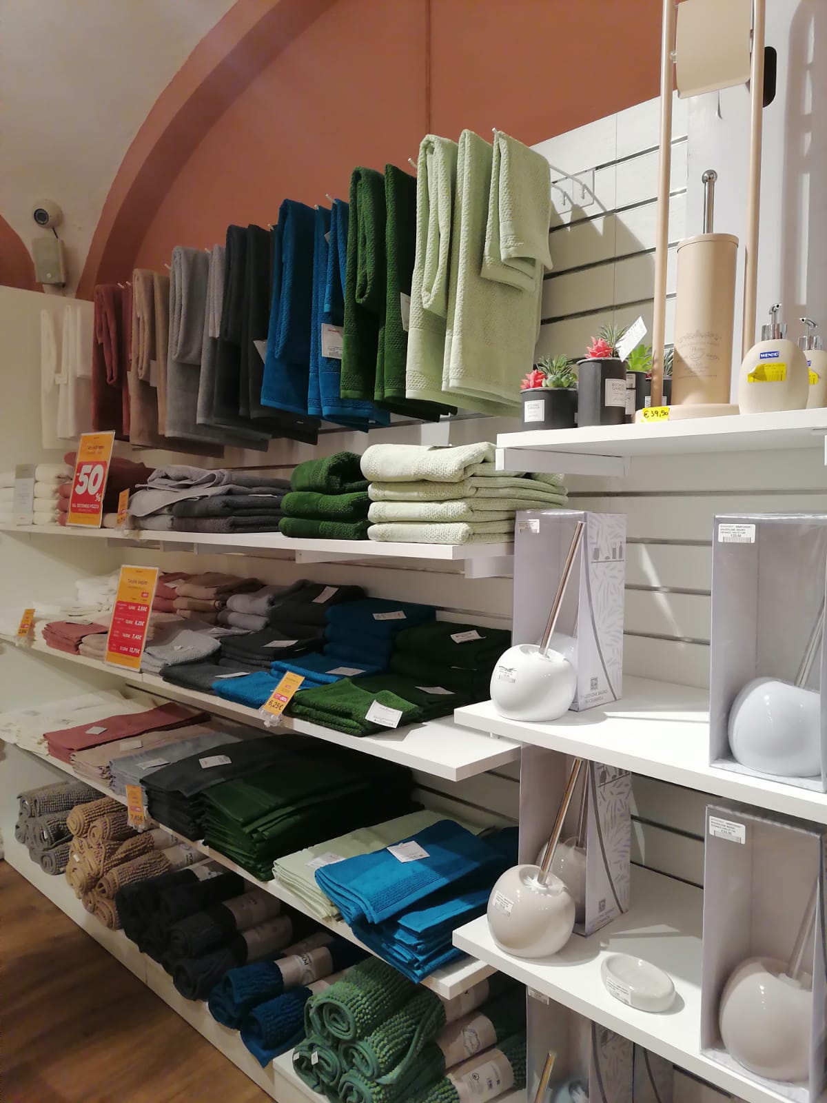 SLATWALL MAXI PANEL for household goods store