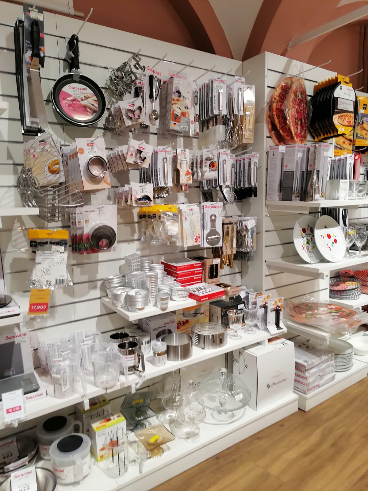 SLATWALL MAXI PANEL for household goods store