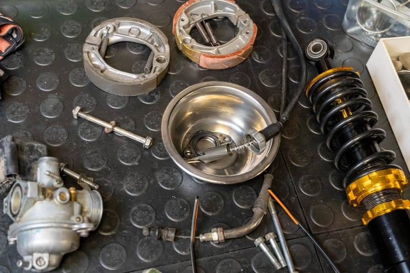 כלי עבודה לשיפוץ בולמים – קטן, חכם וחוסך למכונאי השטח הביתי