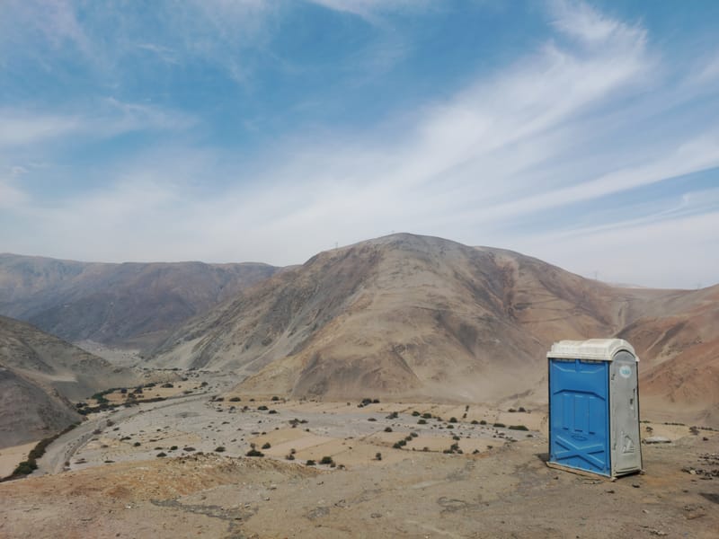 שירותים ניידים לרוכבי שטח – איך מתארגנים נכון לטיול או מסע