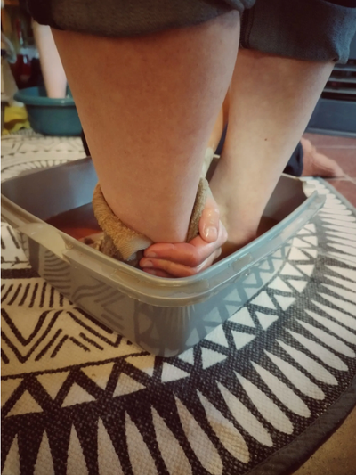 BAIN DE PIEDS AUX PLANTES