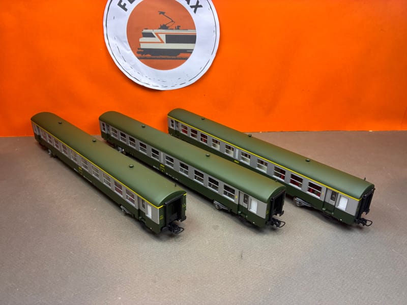 VOITURE VOYAGEURS AT4 U62 USI LONGUES A BOGIES Y24 SNCF - (A... VOITURE
